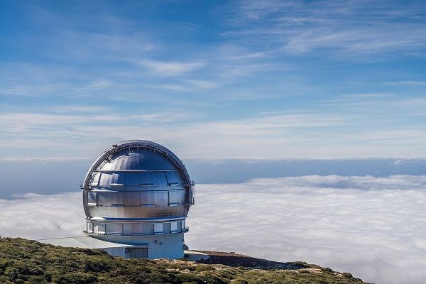 Bibikow, Walter 아티스트의 Canary Islands-Roque de los Muchachos Observatory-one of the worlds largest telescopes 작품